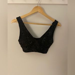 Lulu lemon align V neck bra size 6 C/D cup.